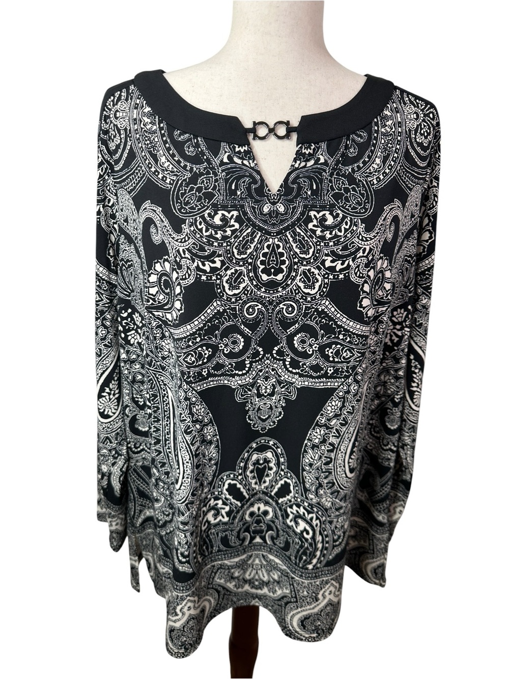 Susan Graver Black & Ivory Paisley Tunic Top 1X